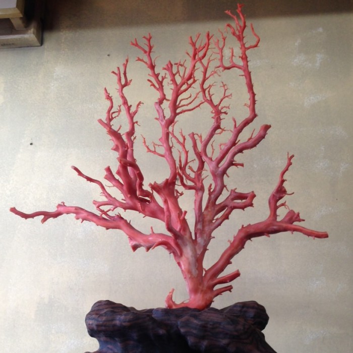 桃色珊瑚の置物　アンティーク